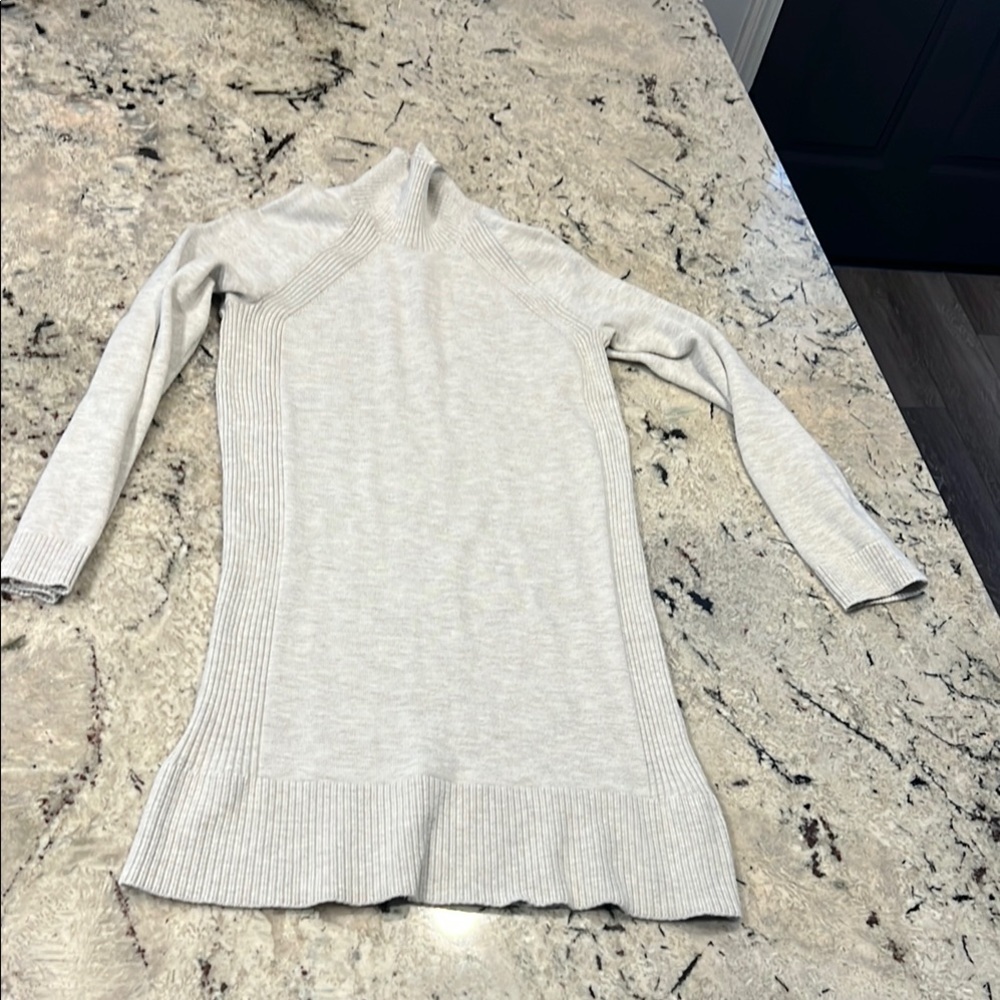 Lululemon Athletica Gray Turtleneck Sweater Classic Style